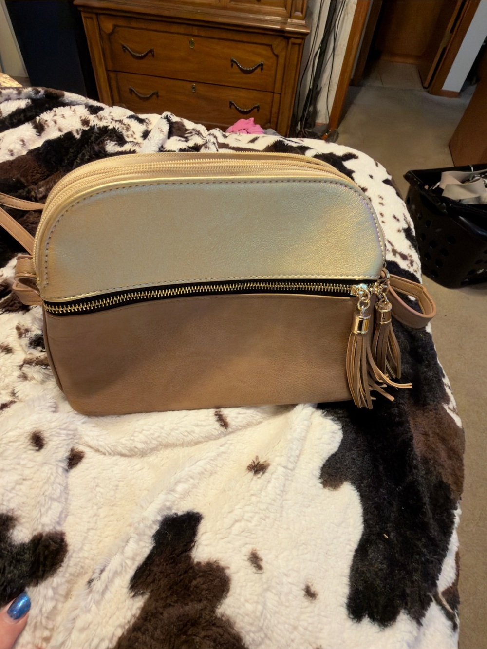 Stylish Two-Tone Crossbody Bag - Gold & Light Brown